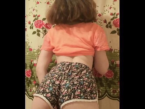 ❤️ セクシーな若いベイブがカメラでショーツを脱ぐ ❤ ポルノvk ❌️❤