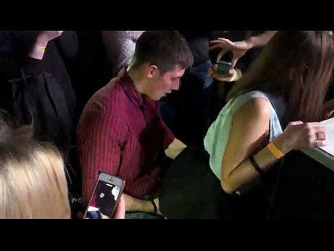 ❤️ ロシアのナイトクラブでリアルセックス。18歳のロシア人少女がナイトクラブで肛門と膣を犯される ❤ ポルノvk ❌️❤